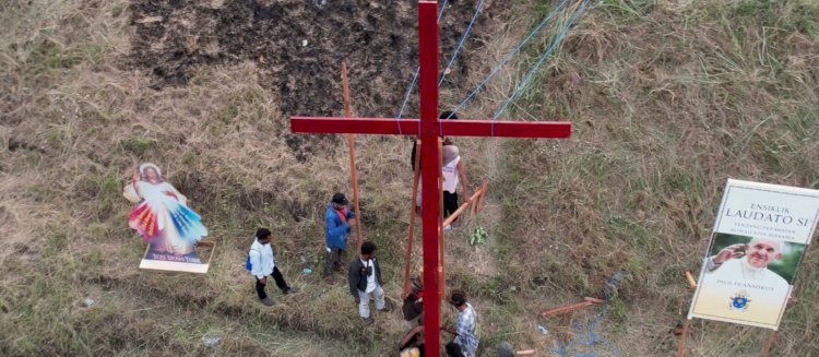 LAUDATO SI’ DAN “JEZU, UFAM TOBIE”  DI DALAM FILM PESTA BABI